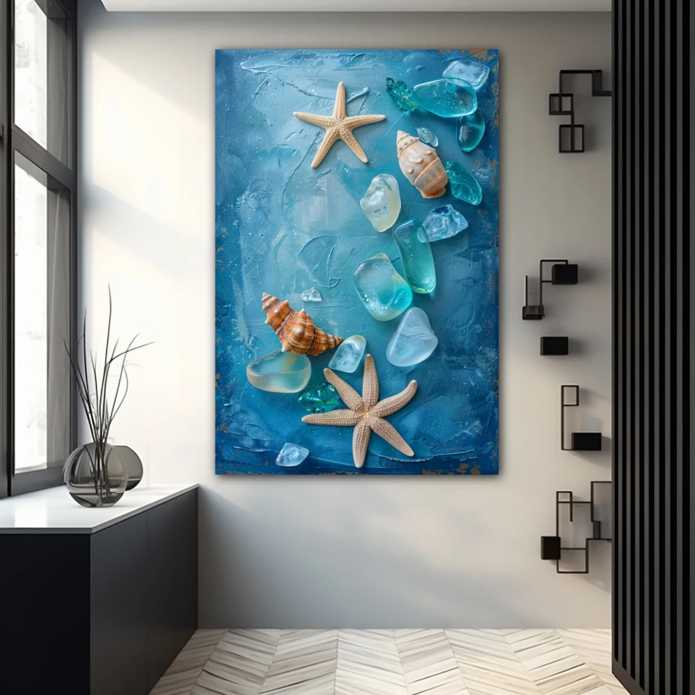 Cuadro brisa marina cristalizada en formato vertical con colores celeste, azul marino; decorando pared gris